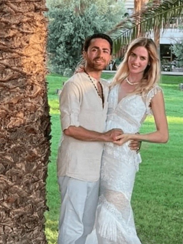 Öyle Bir Geçer Zaman Ki dizisinin Caroline'nı Wilma Elles evlendi - Resim: 9
