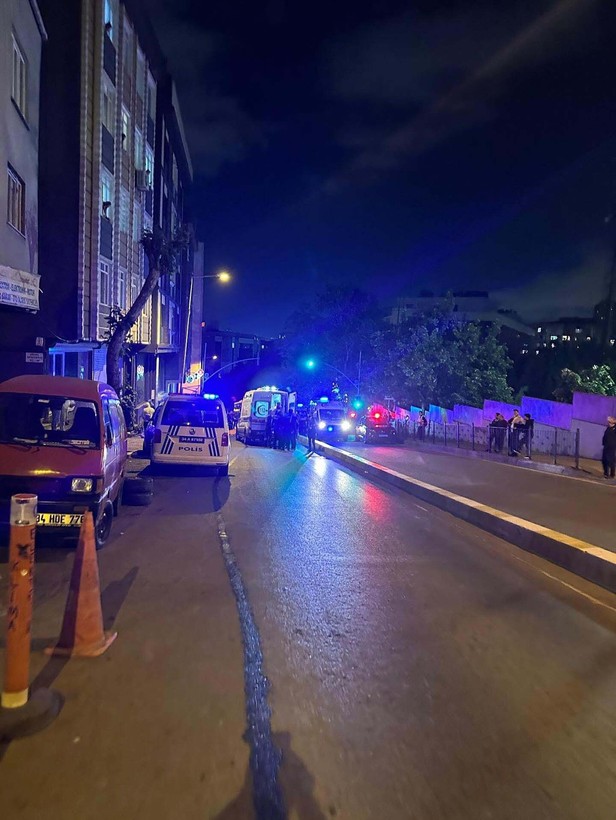 Kağıthane'de olaylı gece! Yunus polisi kovaladığı şüphelinin motosikletine sonra da direğe çarptı - Resim: 7