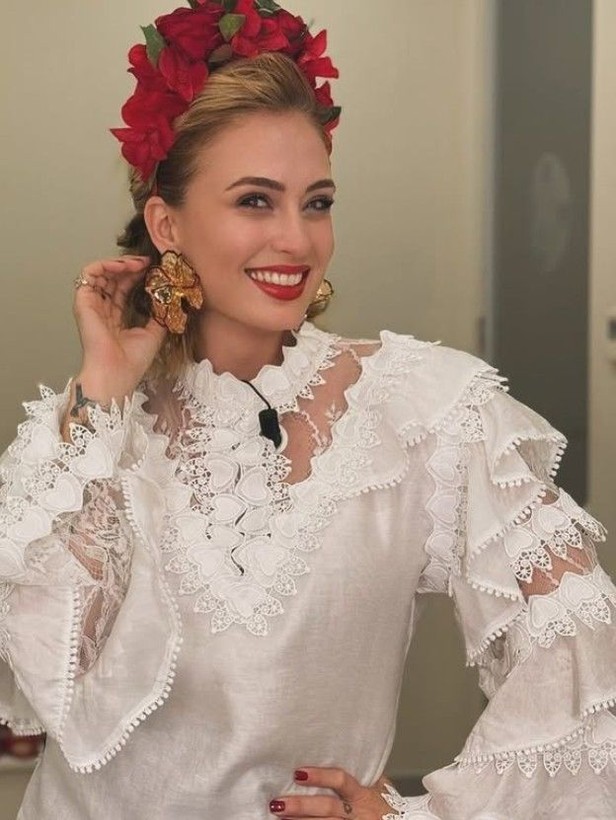 Fazla kilolarından kurtulan Ceyda Düvenci iğne ipliğe döndü! Fit halini görenler bakın ne dedi? - Resim: 8