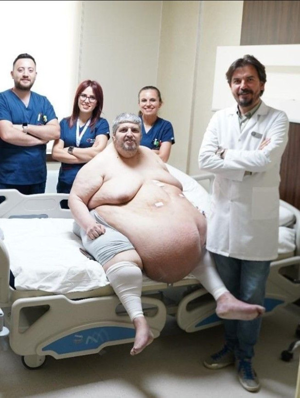 Mide küçültme ameliyatı olmuştu! Nazilli'de 310 kiloluk Barış Yıldırım'ın cenazesi evinden asansörle çıkarıldı - Resim: 1