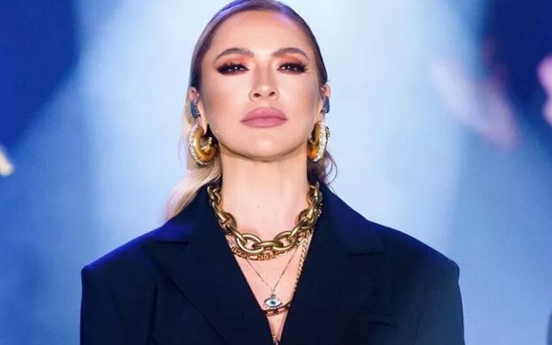 Süper minisiyle poz veren Hadise sere serpe uzandı - Resim: 4