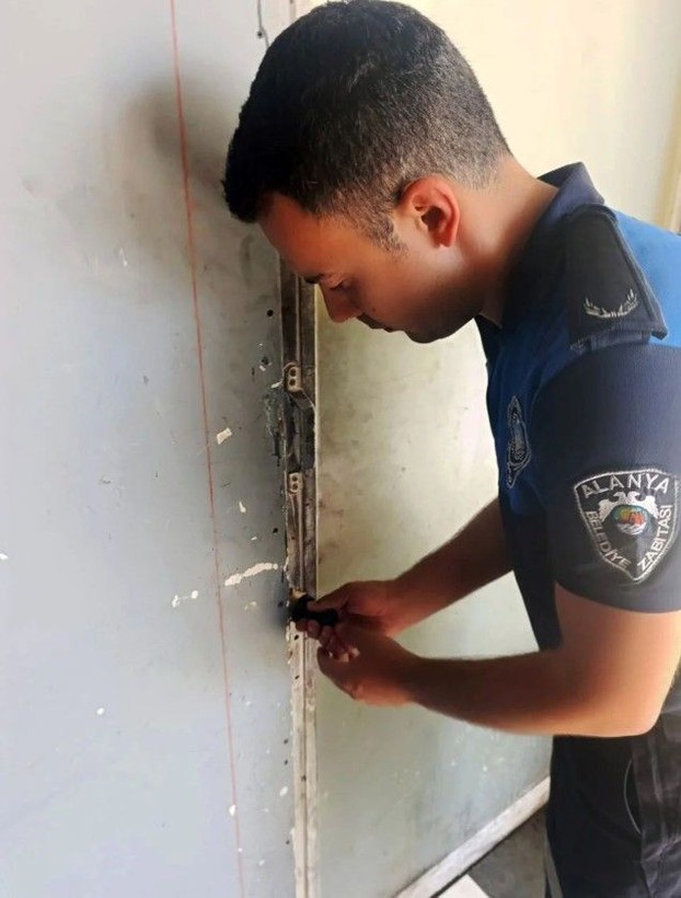 Mide bulandıran görüntülerin adresi Antalya! Hijyen yok, küf var, bozuk et var: Süresiz mühürlendi - Resim: 2