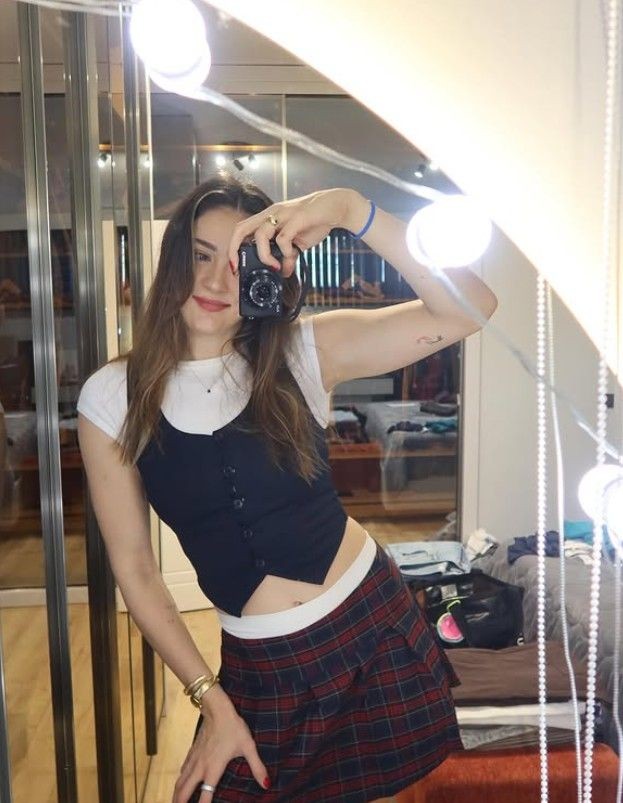 Kaptan Zehra Güneş'in Vegas çıkarması! Sütyen etek kombinine yorum yağdı - Resim: 7