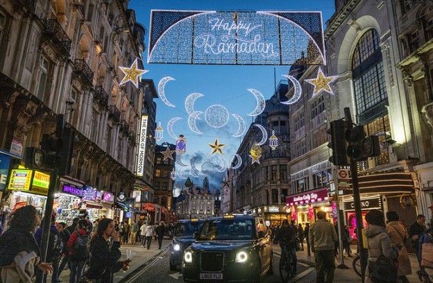 İngiliz medyası Londa'nın Piccadily Caddesi'ndeki Ramazan süslemelerini konuşuyor - Resim: 6