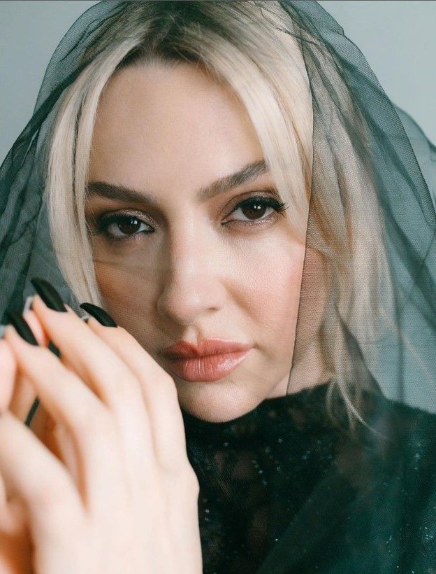 Hadise Mehmet Dinçerler ile biten evliliğinin ardından ilk kez konuştu! Hadise ve Mehmet Dinçerler'in 5 aylık evlilikleri neden bitti? Dinçerler'e gönderme - Resim: 15