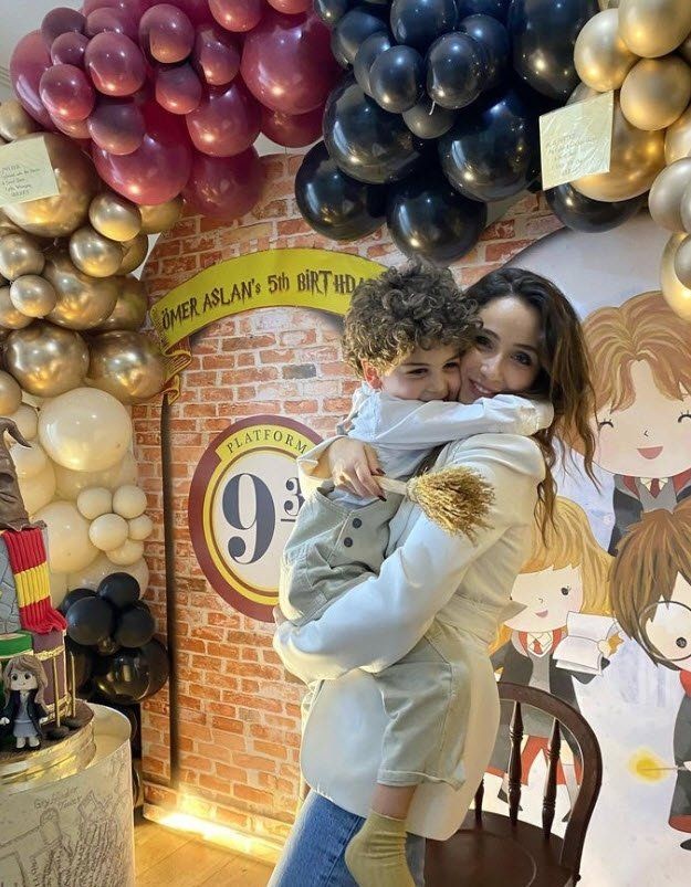 Fahriye Evcen ile Burak Özçivit'in küçük oğlu Kerem ilk kez görüntülendi! Karan Özçivit'in kardeşi bakın kime benziyor? - Resim: 45