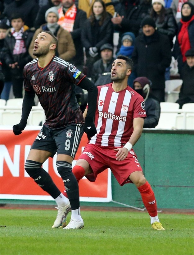 Beşiktaş'ta 3 yıldızla yollar ayrılacak! Şenol Güneş 4 isimle... - Resim: 2
