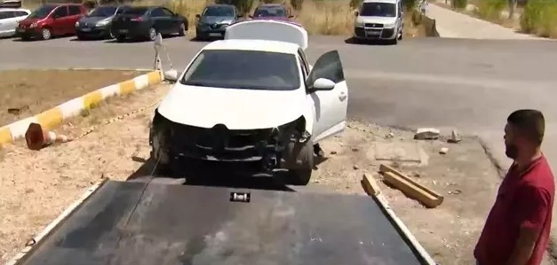 Aracını vinçle asarak protesto etti! Sıfır aldı 500 bin TL'lik masraf çıkartı - Resim: 1