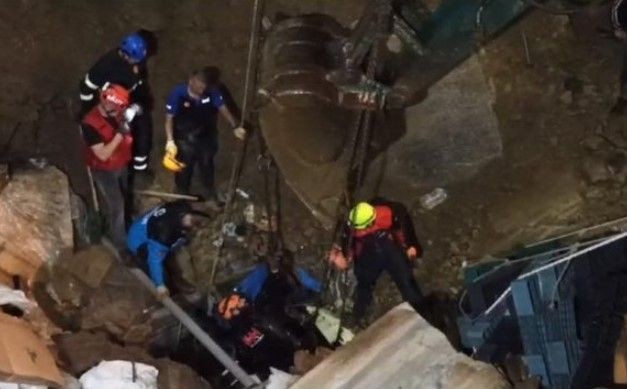 Giresun'da fabrikada göçük! Toprak altında kalan işçi için çalışmalar devam ediyor - Resim: 9