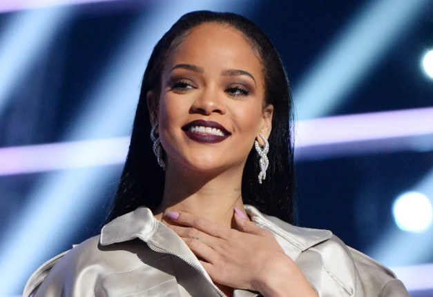 Dünyaca ünlü şarkıcı Rihanna Türkiye'ye geliyor - Resim: 7