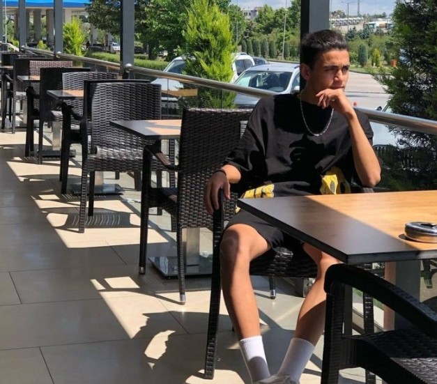 Başakşehirli genç futbolcuya bıçaklı saldırı! Ömer Faruk Kayaca yaşam mücadelesi veriyor - Resim: 6