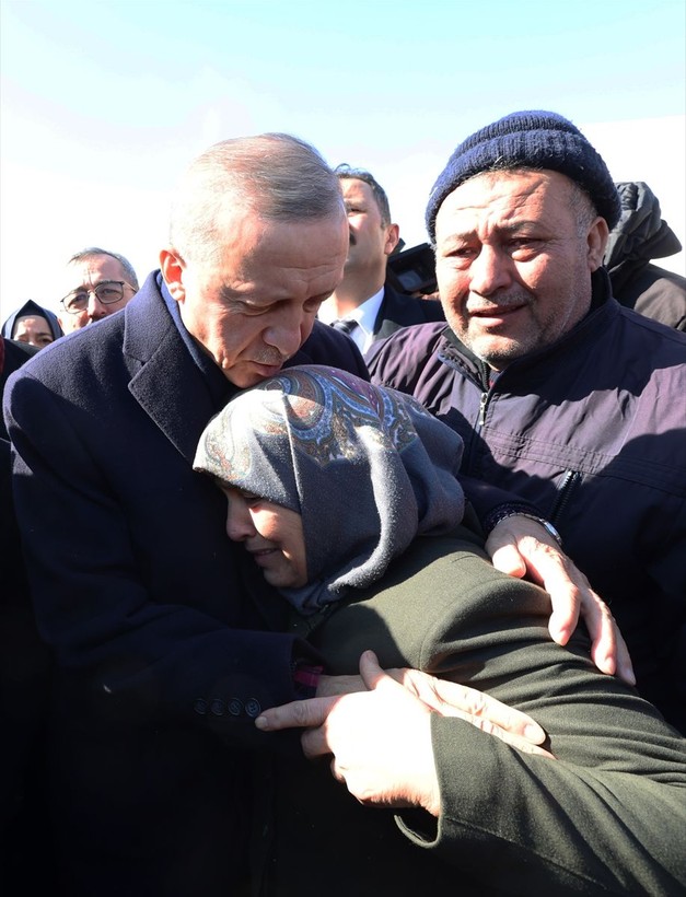 Cumhurbaşkanı Recep Tayyip Erdoğan, Onikişubat Stadyumu'nda kurulan çadır kentte vatandaşlarla görüştü - Resim: 15
