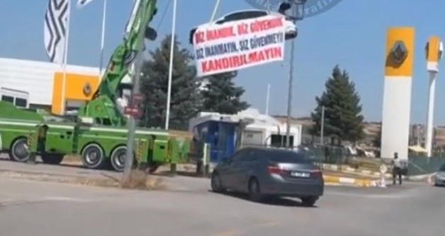 Aracını vinçle asarak protesto etti! Sıfır aldı 500 bin TL'lik masraf çıkartı - Resim: 5