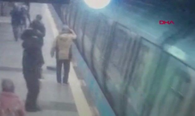 Üniversiteli genç kız Maltepe'de metro raylarına atladı, vatandaşlar büyük korku yaşadı! O anlar kamerada - Resim: 6