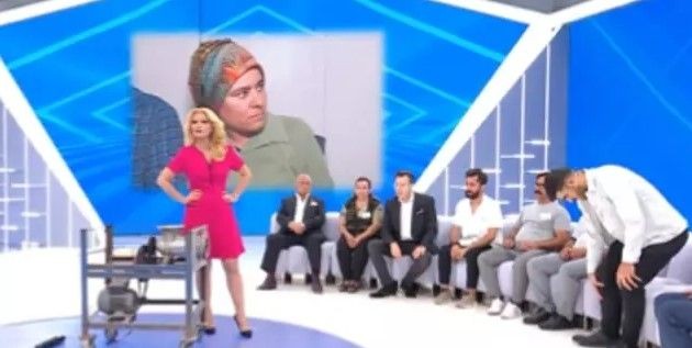 Türkiye günlerdir bu vahşeti konuşuyor! Ceset çekildiği belirtilen kıyma makinesi stüdyoya getirildi - Resim: 2