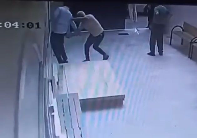 Cami avlusunda uyuşturucu içti! Müezzin uyardıktan sonrası korkunç - Resim: 5