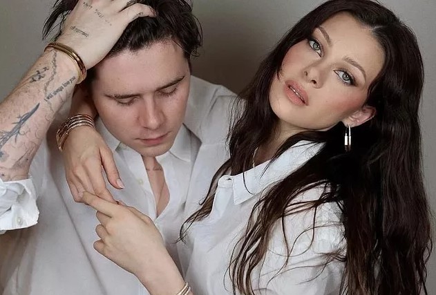 Brooklyn Beckham, yeniden eşi Nicola Peltz'in dövmesini yaptırarak gündem oldu - Resim: 1