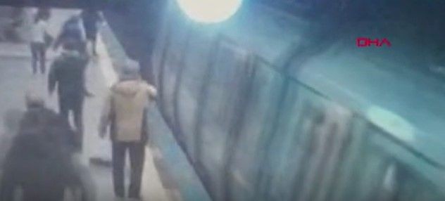 Üniversiteli genç kız Maltepe'de metro raylarına atladı, vatandaşlar büyük korku yaşadı! O anlar kamerada - Resim: 8