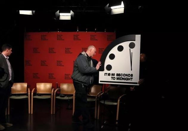 Bulletin of the Atomic Scientists dergisinin yönetici kadrosu tarafından belirlenen sembolik kıyamet saati güncellendi! Kıyamete son 90 saniye kaldı... - Resim: 3