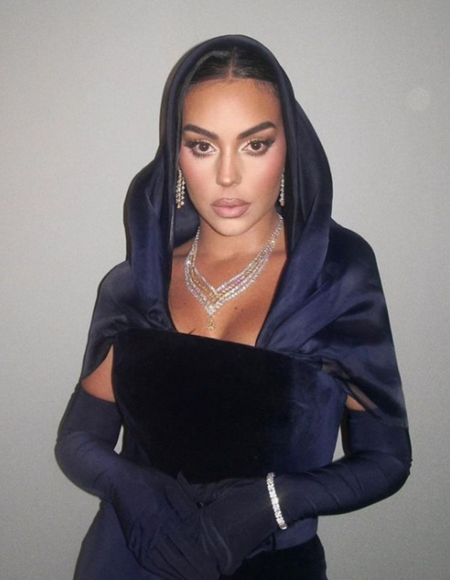 Ronaldo'nun eşi Georgina Rodriguez Arabistan'da parlıyor! O fotoğraflar dikkat çekti... - Resim: 4