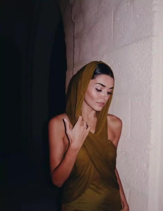 Hakan Sabancı ile aşk yaşayan Hande Erçel'in bir reklamdan aldığı para dudak uçuklattı - Resim: 12