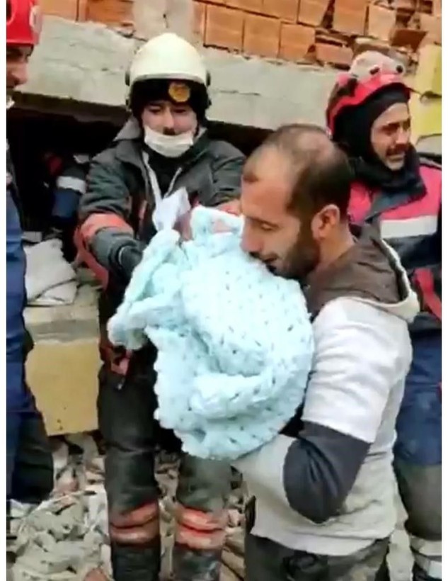 Kahramanmaraş merkezli 10 ilde büyük yıkıma neden olan deprem sonrası 30 günlük depremzede bebek kurtarıldı! - Resim: 4