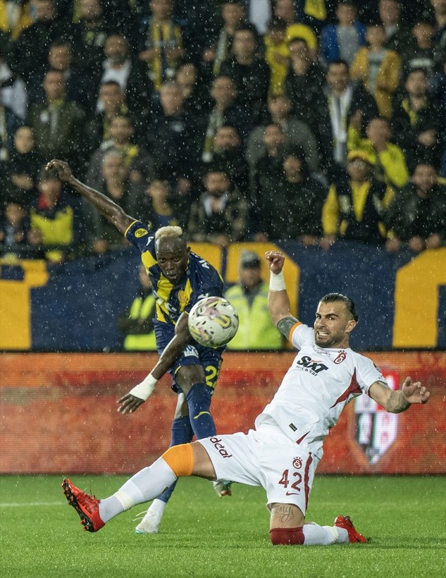 Son dakika Galatasaray haberleri... Galatasaray Ankaragücü'nü 4-1 yendi! Şampiyonluk maçından unutulmaz fotoğraflar - Resim: 18