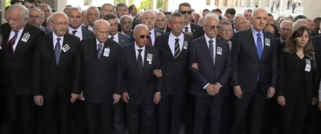 Altan Öymen'e TBMM'de veda! Devlet Bahçeli ile Hikmet Çetin el ele yürüdü - Resim : 3