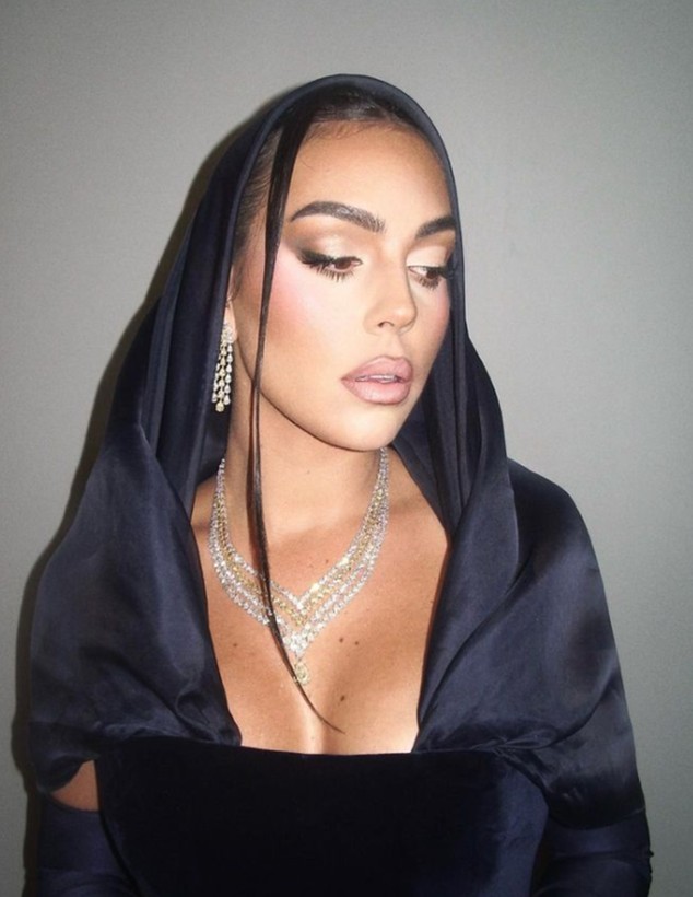 Ronaldo'nun eşi Georgina Rodriguez Arabistan'da parlıyor! O fotoğraflar dikkat çekti... - Resim: 5