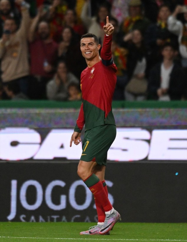 Ronaldo bir kez daha dünya tarihine geçti! Yeni rekoru kırdı - Resim: 2