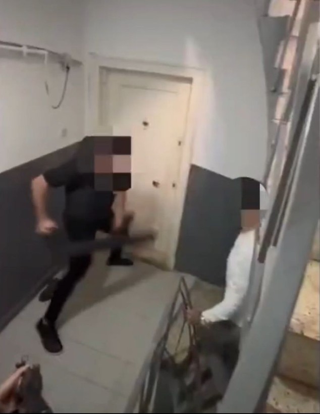 Esenlerde uyuşturucu operasyonu! Anne, işin ticaretini yapan oğluna siper oldu - Resim: 1