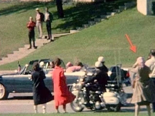 İşte dünyanın konuştuğu fotoğraf! 81 yıl önce çekilen karede kan donduran detay - Resim: 22