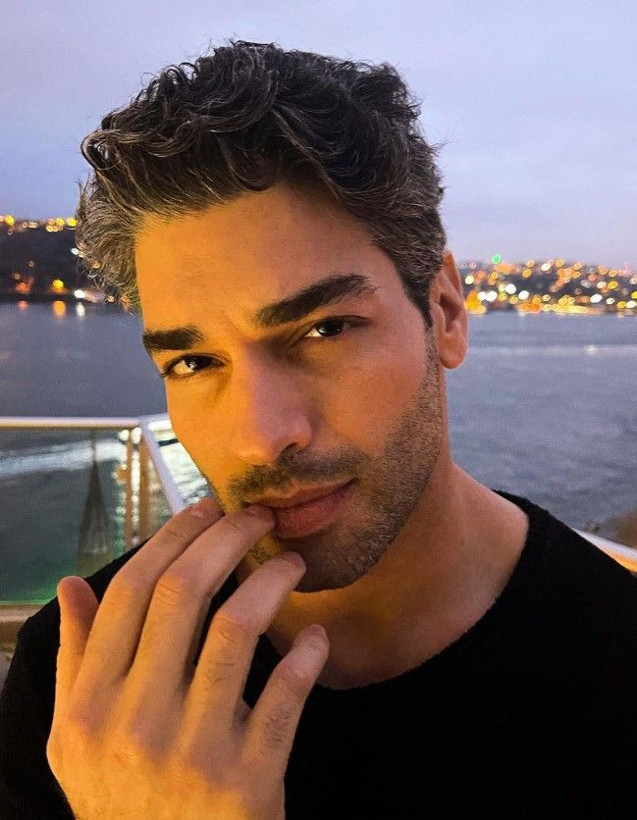 Ruhun Duymaz'ın Onur'u Şükrü Özyıldız role kendini kaptırdı! Şükrü Özyıldız'ın Galata'da kapkaççıyı yakaladığı anlar kamerada! - Resim: 14