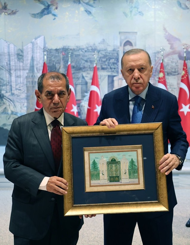 Cumhurbaşkanı Erdoğan Galatasaray'ı kabul etti! Osimhen, Barış Alper Yılmaz, Muslera... Formalarını hediye ettiler - Resim: 9