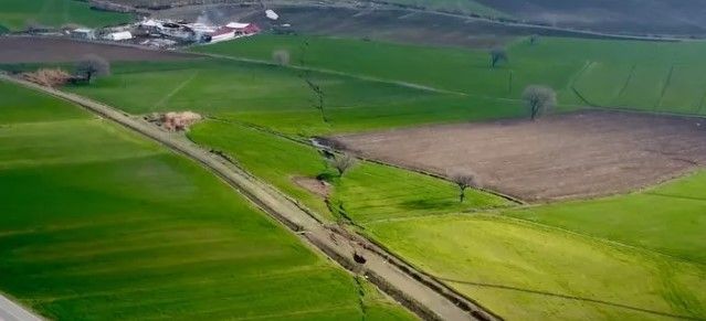 İnanması güç ama gerçek! Depremin ardından fay hattındaki kırık ilk kez görüntülendi! Havadan kaydedilen karelerde kilometrelerce uzanıyor... - Resim: 6