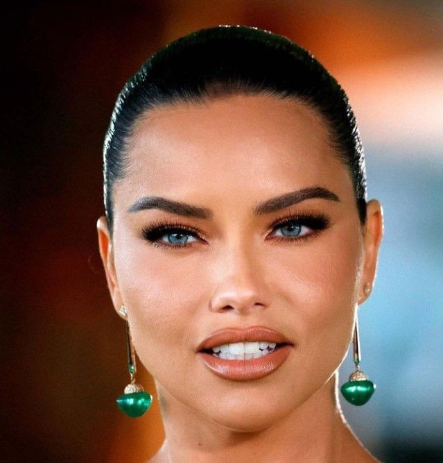 Aldığı kilolarla gündemdeydi! Adriana Lima son pozuyla göz kamaştırdı, bakın kaç kilo verdi - Resim: 6
