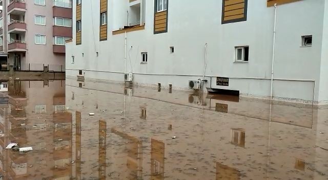 Adana'da sağanak: dereler taştı, yollar göle döndü - Resim: 3