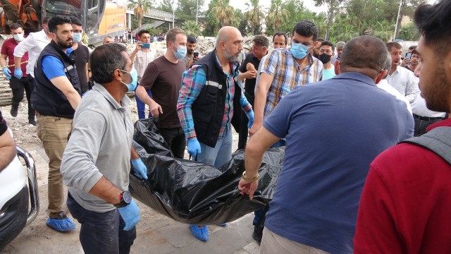 Depremin 120. gününde kahreden olay! 20 yaşındaki kızın cesedi bodrumda bulundu - Resim : 1