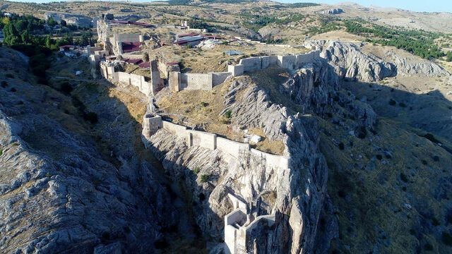 Harput Kalesi'nde 1000 yıllık sanayi sitesi gün yüzüne çıkarıldı - Resim: 1