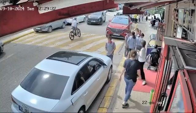 Cipin altında kalan 13 yaşındaki bisikletli kurtarılamadı; o anlar kamerada - Resim: 2