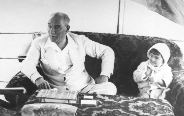 23 Nisan Ulusal Egemenlik ve Çocuk Bayramı'nda çocuklarla Atatürk! - Resim: 8
