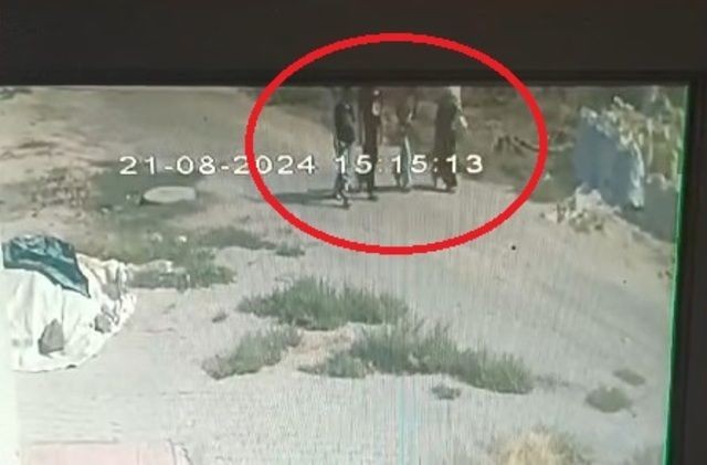 Diyarbakır'da kaybolan 8 yaşındaki Narin'in cansız bedeni bulundu mu? Kayalıklarda kan lekeleri.... - Resim: 13