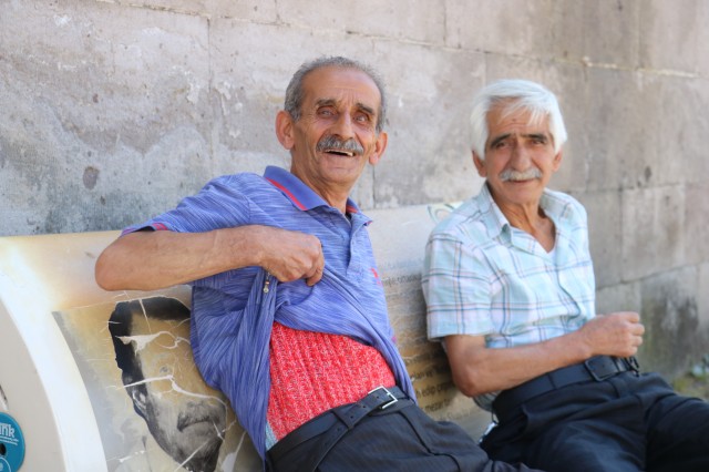 Kavurucu sıcaktan yün içlik ile korunuyor! 'Selanik' hayrete düşürdü - Resim: 6