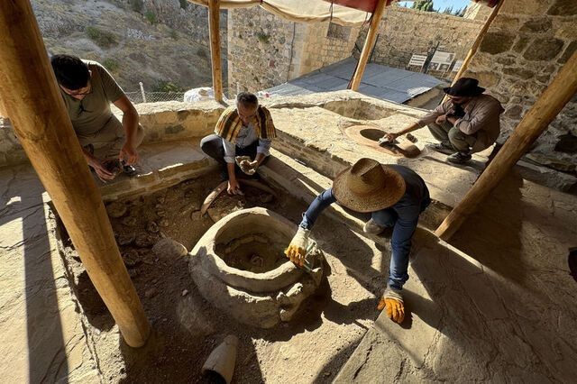 Harput Kalesi'nde 1000 yıllık sanayi sitesi gün yüzüne çıkarıldı - Resim: 8