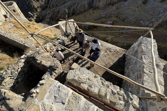 Harput Kalesi'nde 1000 yıllık sanayi sitesi gün yüzüne çıkarıldı - Resim: 11