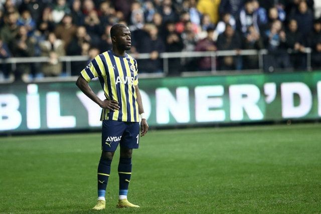 Valencia'nın menajerinden transfer iddialarına yanıt! - Resim: 2