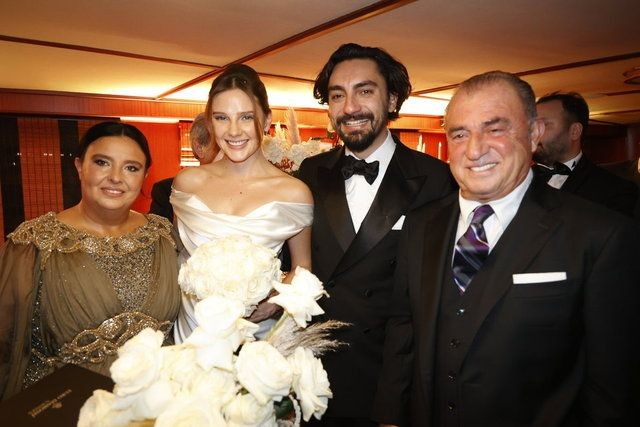 Aralık ayında evlenen Alina Boz ve Umut Evirgen'den rötarlı balayı! Danimarka'da karlar içinde tatil yaptılar - Resim: 2