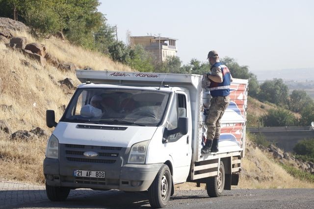 Diyarbakır'da kaybolan 8 yaşındaki Narin'in cansız bedeni bulundu mu? Kayalıklarda kan lekeleri.... - Resim: 2