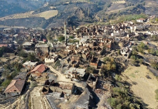 Orman yangınlarının ardından Ege'nin yeşilliği yerini griliğe bıraktı - Resim: 25
