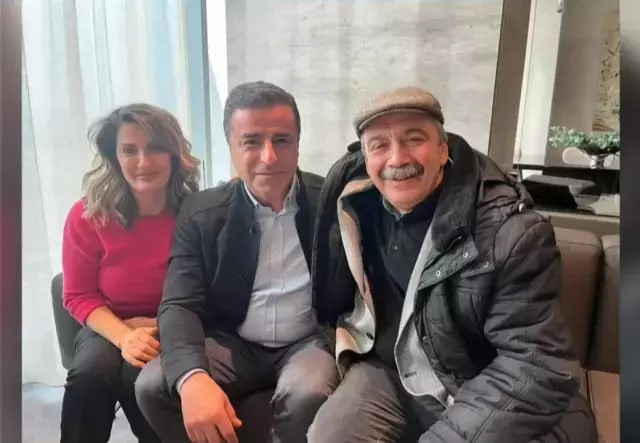 Özel izinle eşinin ameliyatı için İstanbul'a getirilmişti! İşte Selahattin Demirtaş'ın hastaneden görüntüsü - Resim : 1